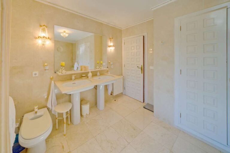 Bathroom with double vanity, toilet and traditional fittings inside a Mediterranean villa near Puerto Blanco in Calpe.