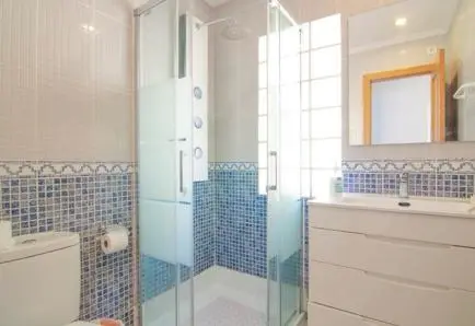 Bathroom with walk-in shower in bungalow in Cometa III, Calpe