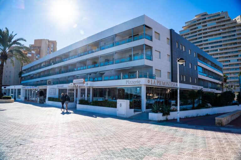 Beachfront apartment building by La Fossa Beach in Calpe with promenade access, surrounding apartments and coastal setting