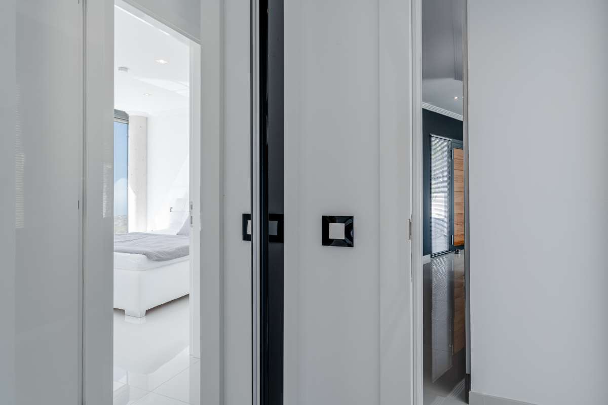 Bedroom hallway with white contemporary finishes inside a luxury villa with panoramic sea views in Gran Sol, Calpe.