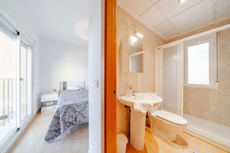 Bedroom inside a semi-detached house in Calpe with terrace access and adjoining bathroom with bathtub
