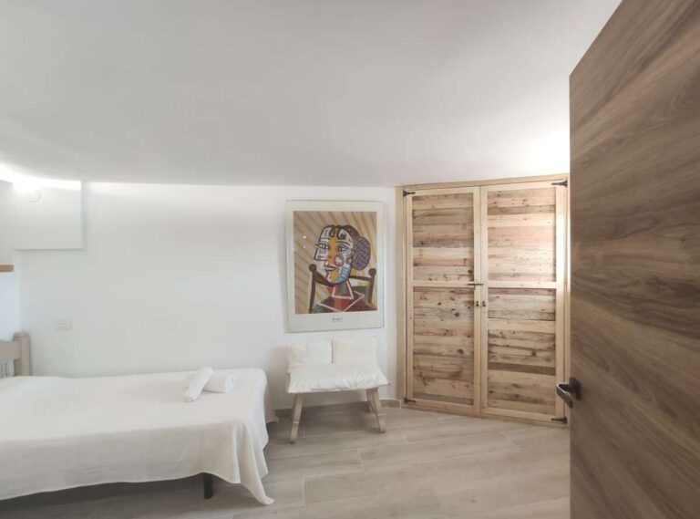 Bedroom with fitted wardrobes and light interior inside a refurbished villa with three independent apartments in Canuta, Calpe.
