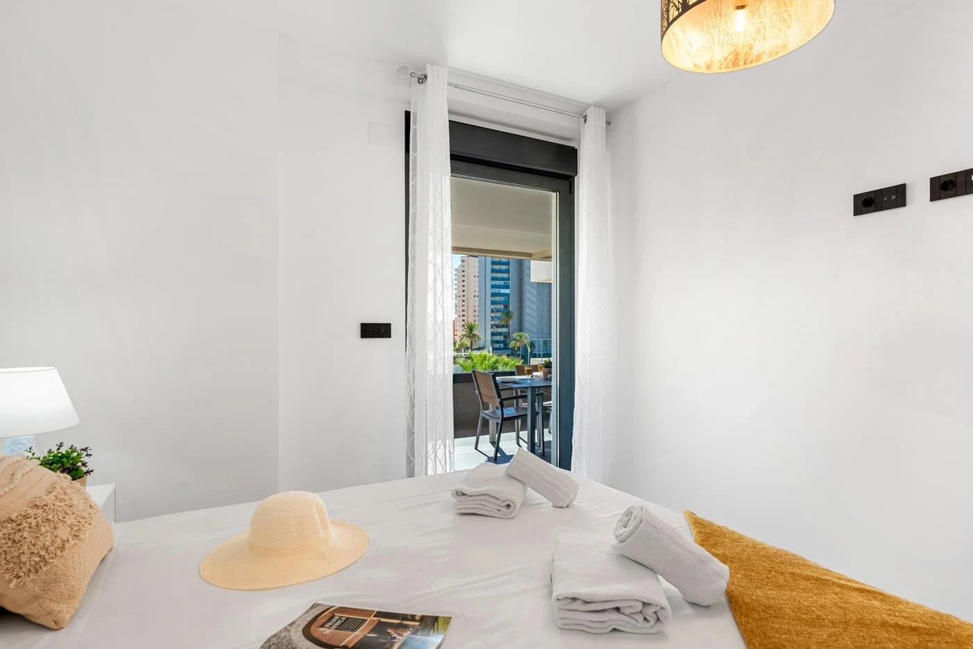 Bedroom with terrace access in 3-bedroom apartment in Arenal-Bol, Calpe
