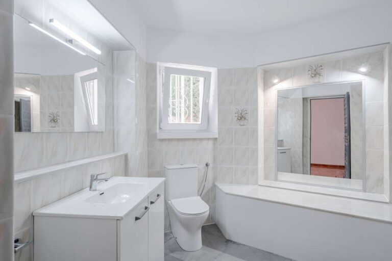 Bright bathroom with bath, toilet and vanity inside a Mediterranean villa in Maryvilla, Calpe.