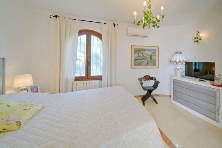 Bright bedroom with traditional details and natural light inside a second line Mediterranean villa near Puerto Blanco in Calpe.