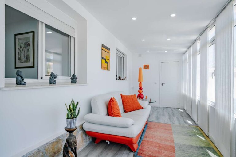 Bright glazed lounge area with seating and light modern interior inside a renovated Mediterranean villa in La Cometa, Calpe.