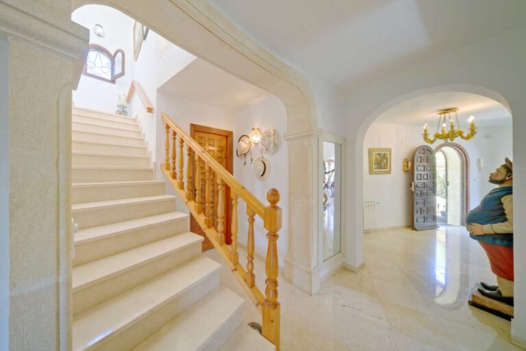 Bright interior staircase with traditional details inside a Mediterranean villa near Puerto Blanco in Calpe.