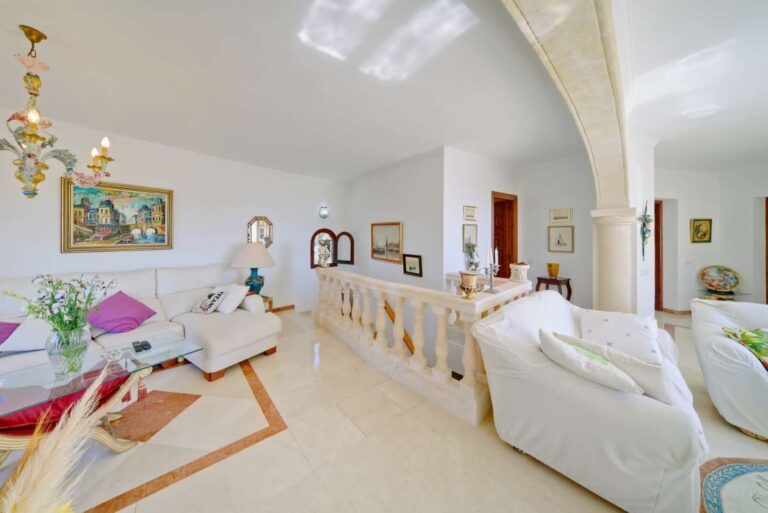 Bright living space with traditional details and natural light inside a second line Mediterranean villa in Calpe.