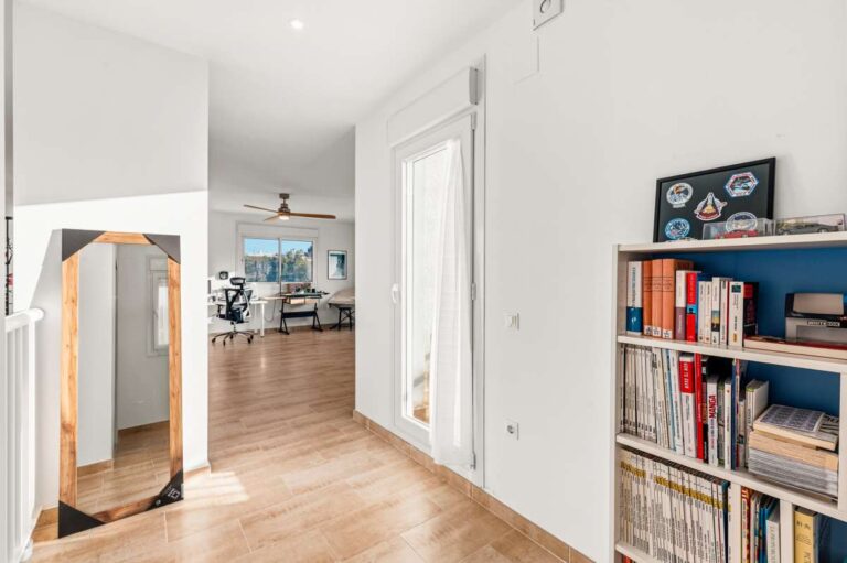 Bright upper floor interior space with natural light and access to the main open area inside a contemporary villa in Calpe.
