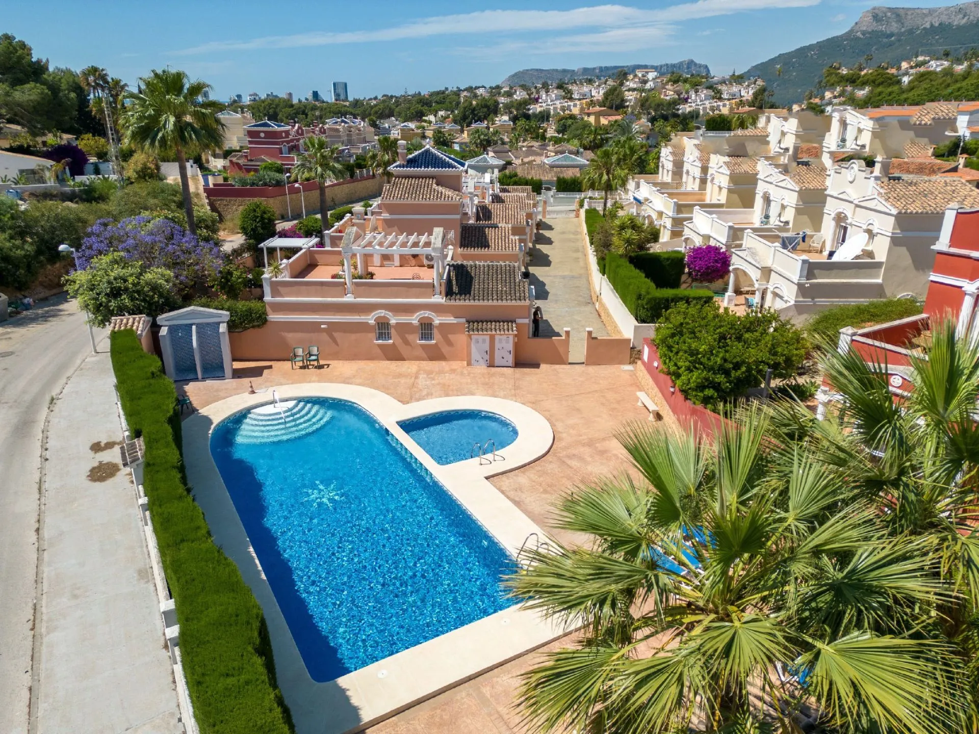 Communal pool near 3-bedroom bungalow in La Vallesa Calpe