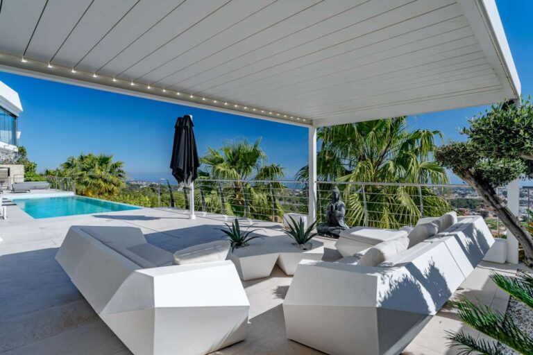 Covered chill-out terrace with lounge seating, infinity pool and panoramic sea views at a luxury villa in Gran Sol, Calpe.
