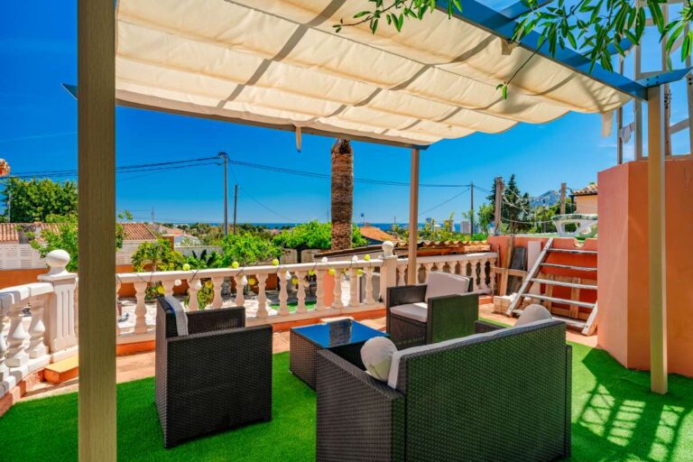 Covered outdoor seating area with pergola and terrace views at a renovated Mediterranean villa in La Cometa, Calpe.