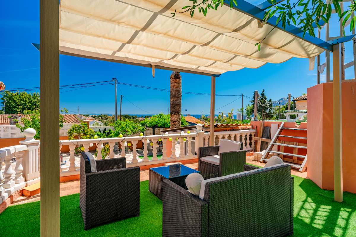 Covered outdoor seating area with pergola and terrace views at a renovated Mediterranean villa in La Cometa, Calpe.