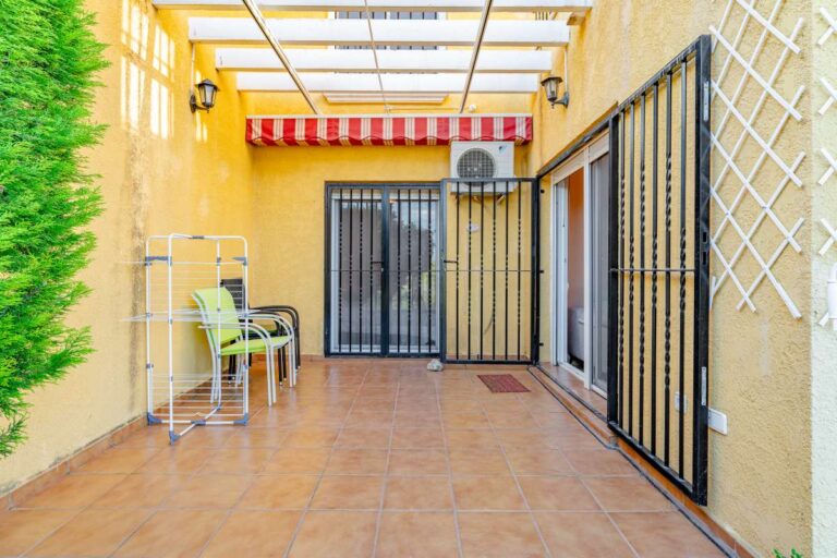 Covered private terrace at a semi-detached house in Calpe with outdoor seating space and access to the garden area