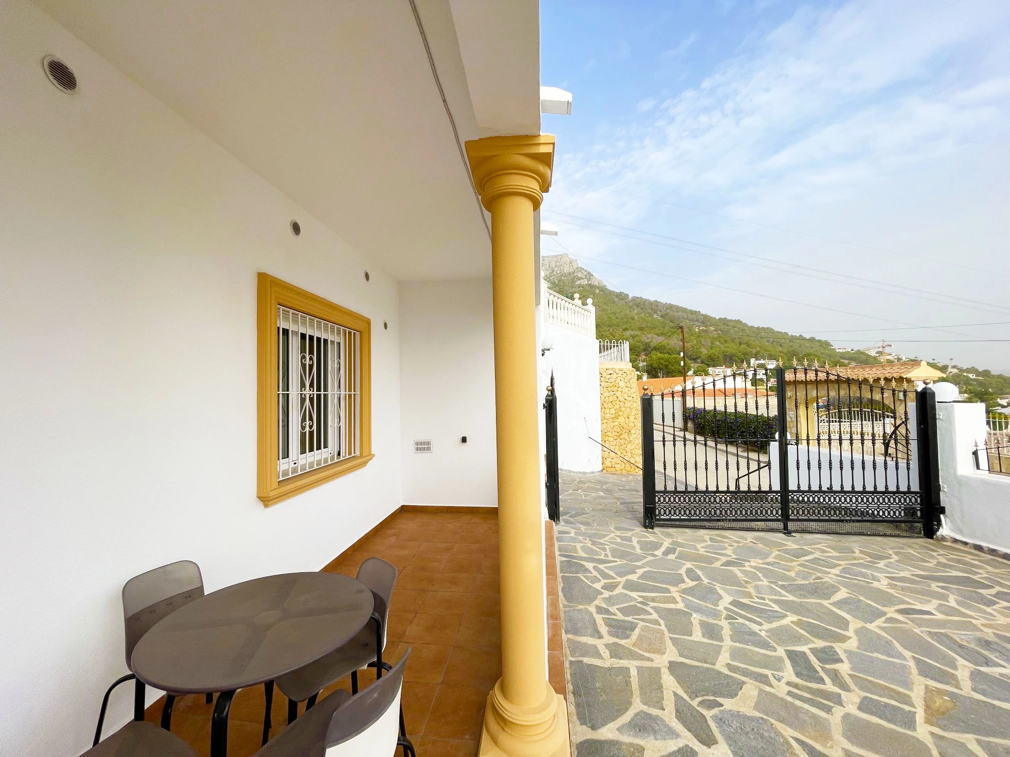 Covered terrace and gated entrance at detached villa in Calpe