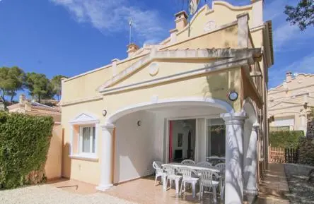 Covered terrace at renovated bungalow in Cometa III, Calpe