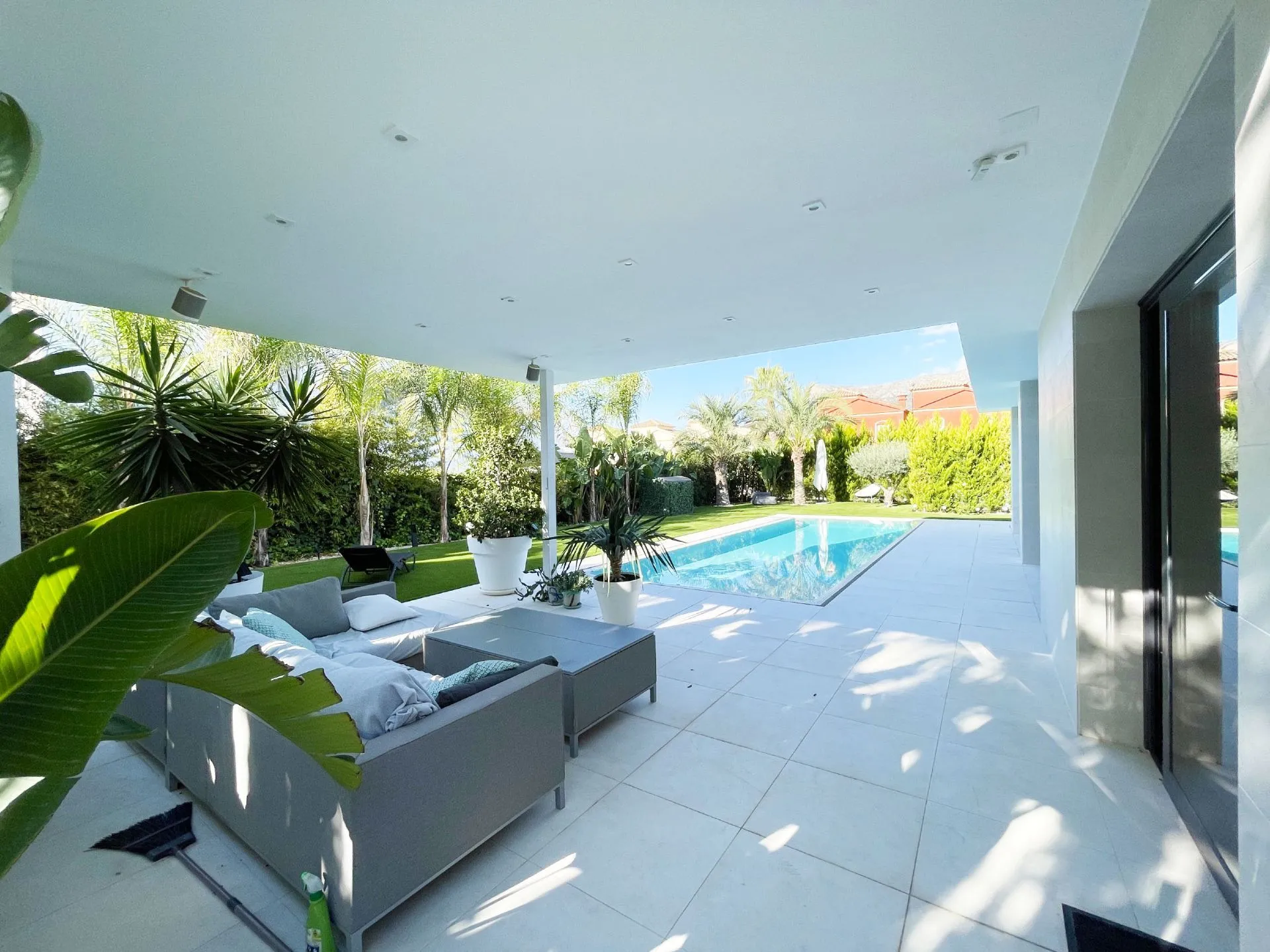 Covered terrace with pool view at modern villa in Calpe