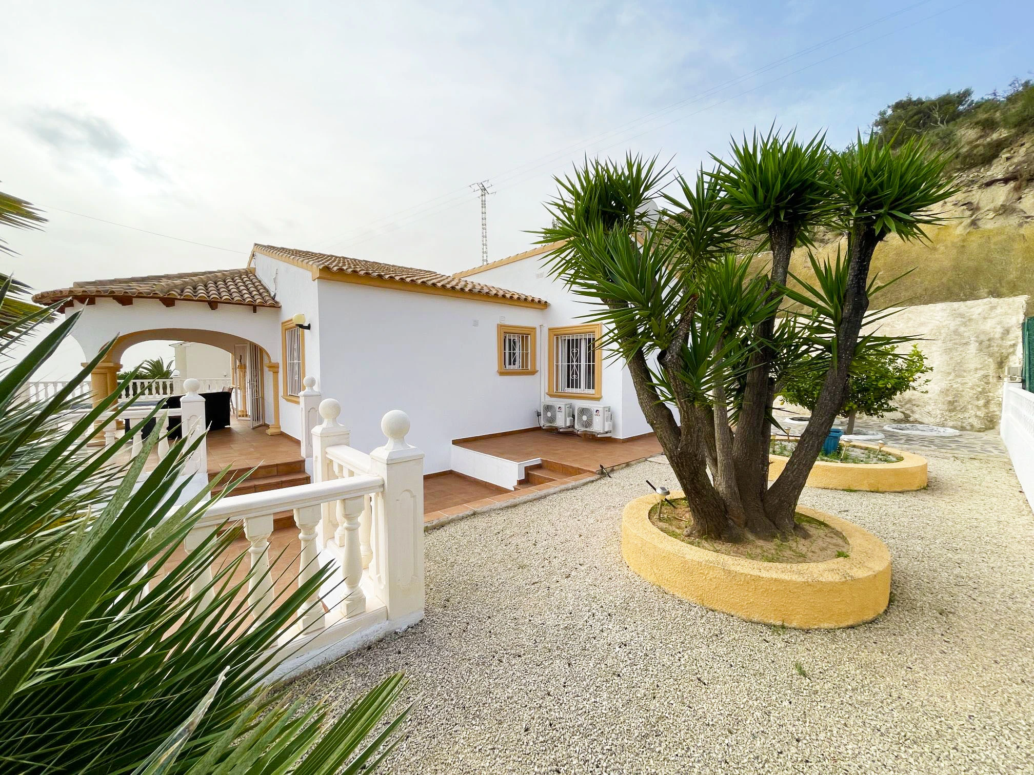 Detached villa in Calpe with low-maintenance garden and mountain views