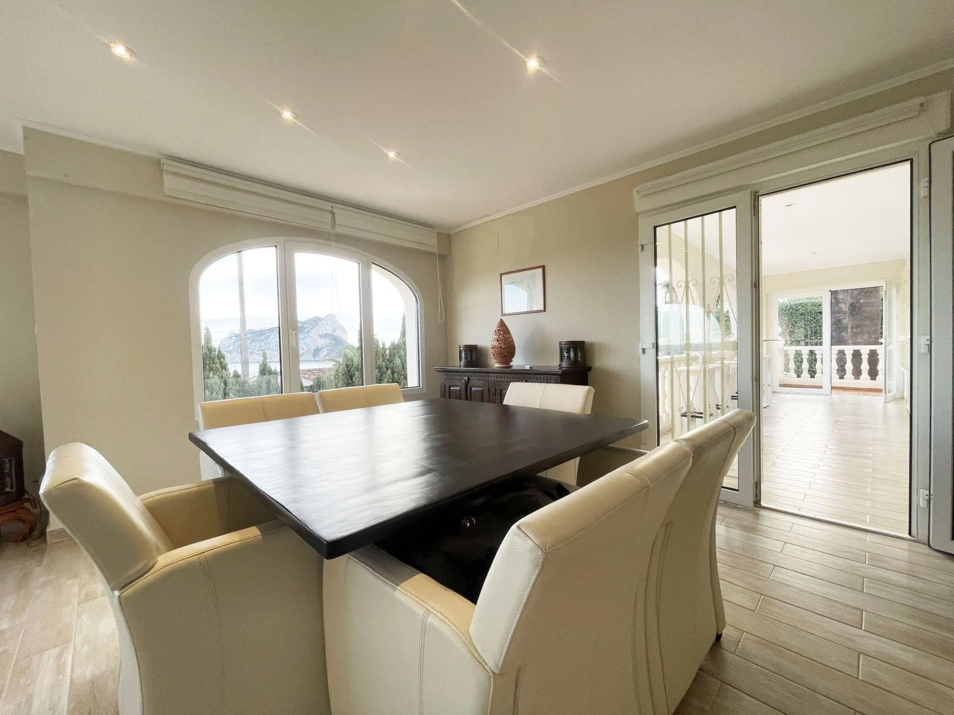 Dining area with terrace access and Peñón de Ifach views in Calpe villa
