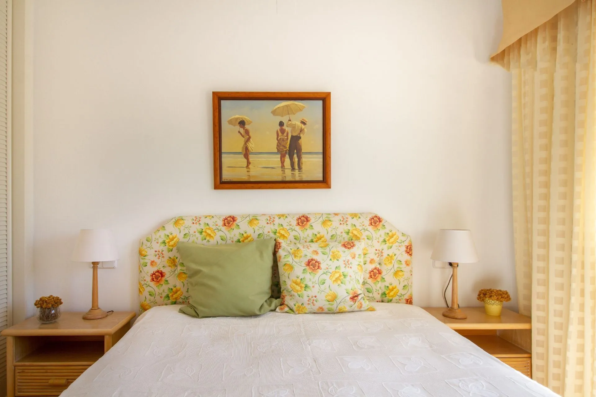 Double bedroom detail inside 3-bedroom bungalow in La Vallesa Calpe