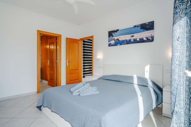 Double bedroom in a Calpe villa with fitted storage, tiled flooring and natural light