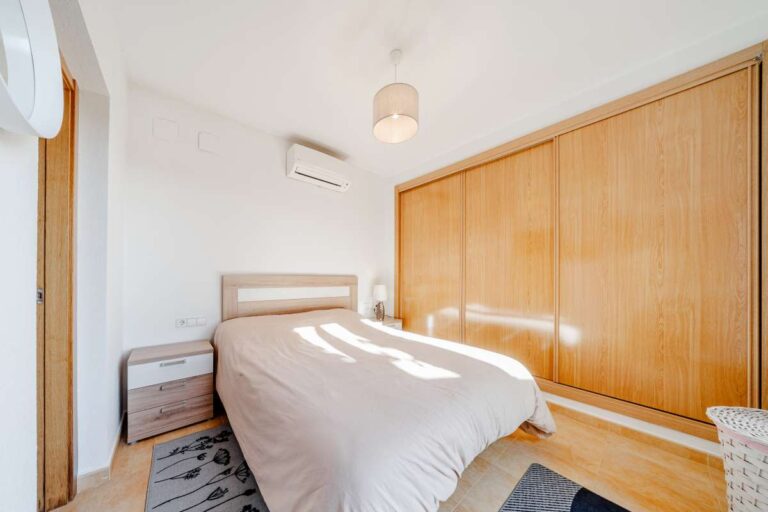 Double bedroom inside a semi-detached house in Calpe with built-in wardrobes, air conditioning and natural light