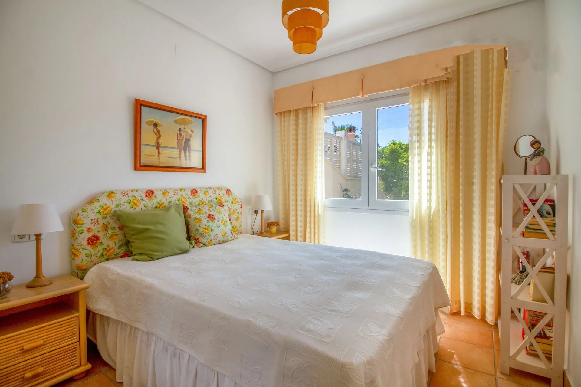 Double bedroom inside bungalow in La Vallesa Calpe