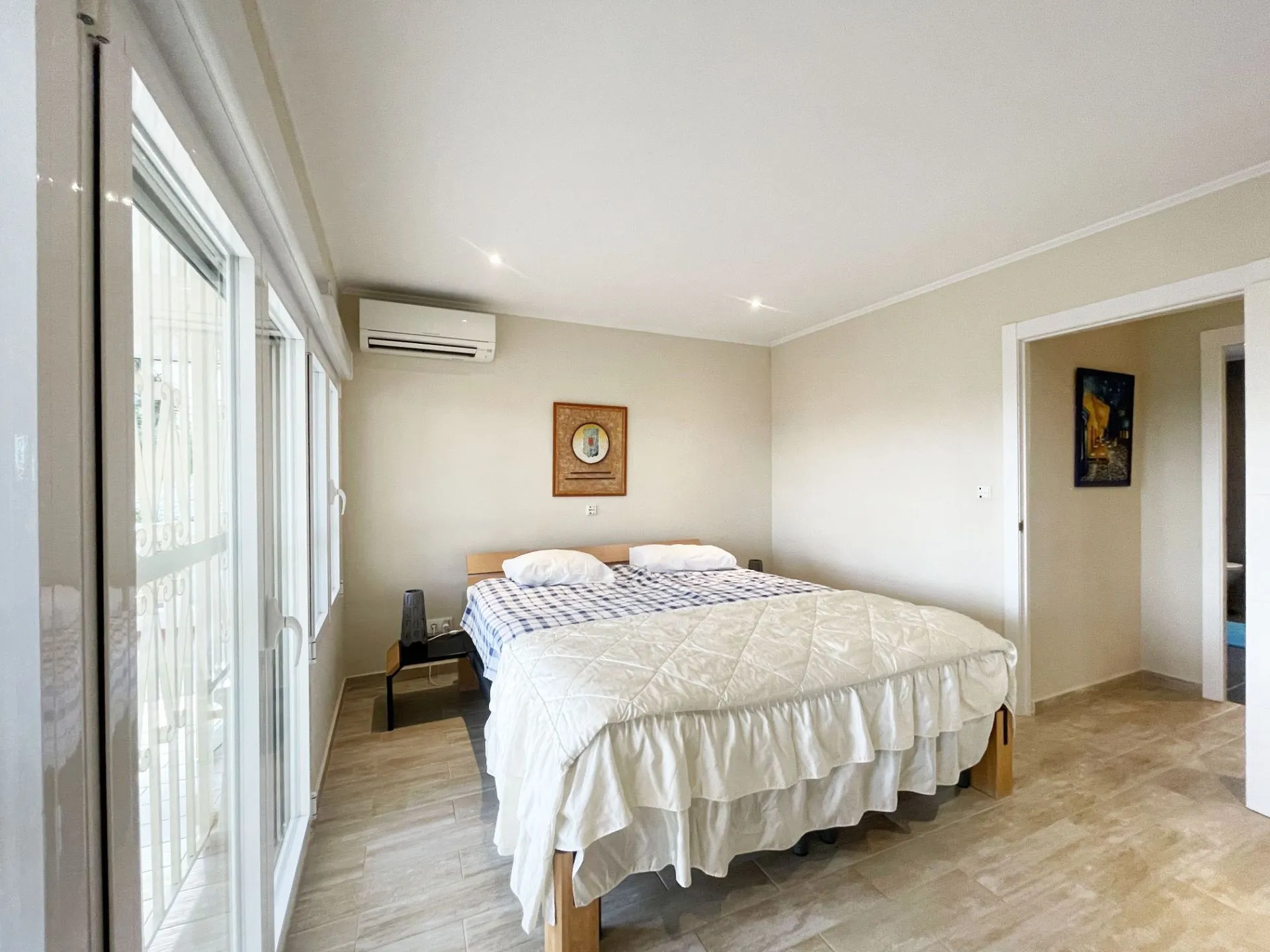 Double bedroom with air conditioning at renovated villa in Calpe