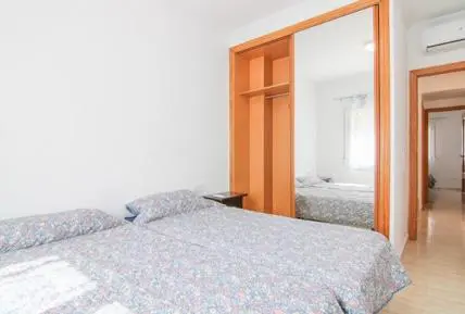 Double bedroom with fitted wardrobe in bungalow in Cometa III, Calpe