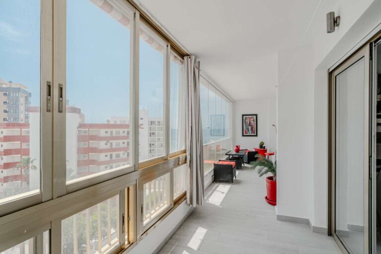 Enclosed terrace at a renovated apartment by Arenal-Bol Beach in Calpe with sea views, natural light and access to the living area