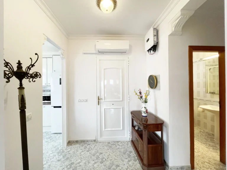 Entrance hall with air conditioning at detached villa in Calpe