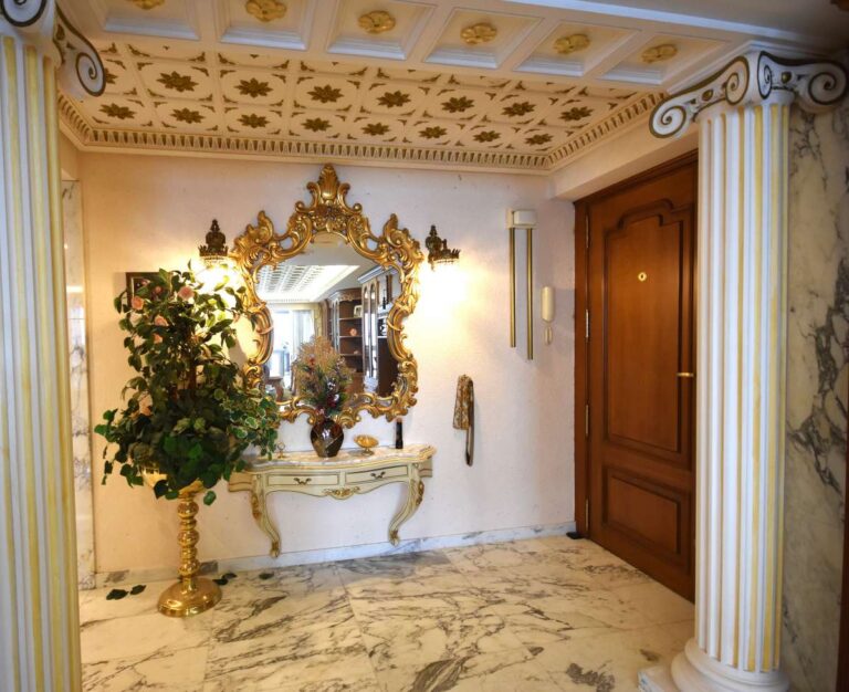 Entrance hall with decorative columns, marble flooring and quality finishes inside a frontline double penthouse in Calpe.