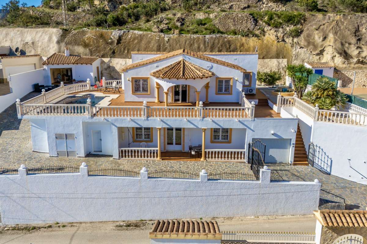 Exterior of a villa in Calpe with terraces and views towards the Peñón de Ifach.