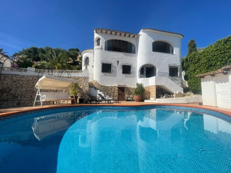 Exterior of a white villa in Calpe with private swimming pool and surrounding terrace.