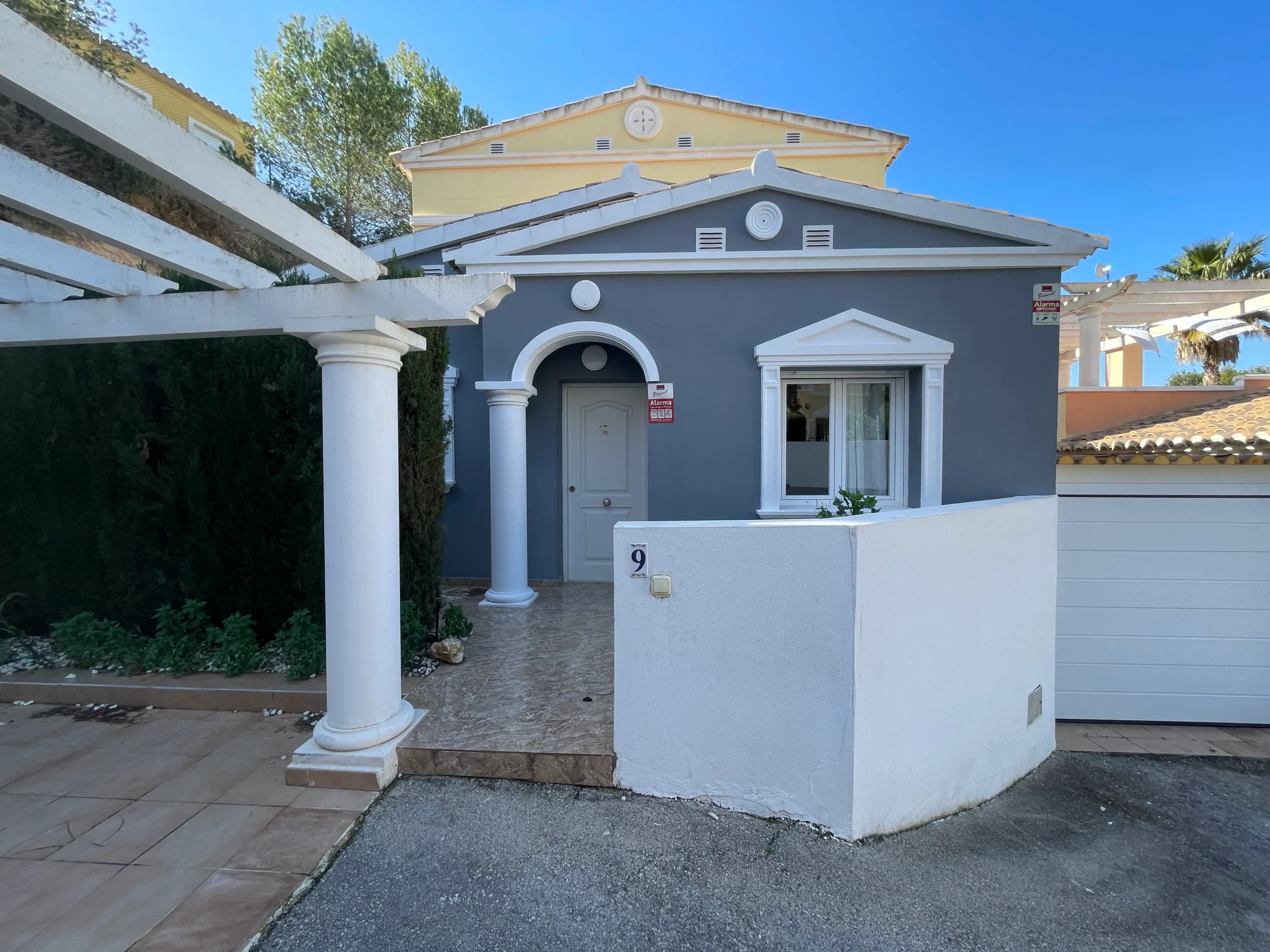 Exterior of renovated bungalow in Cometa III, Calpe