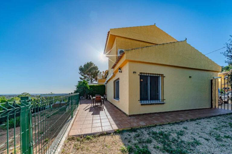 Exterior view of a semi-detached house in Calpe with private terrace, garden area and open sea views
