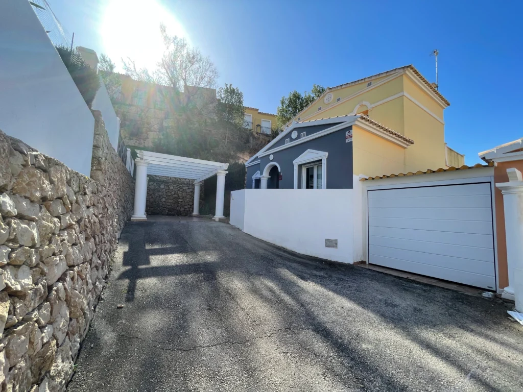 Renovated Bungalow with Garden and Communal Pool in Cometa III, Calpe