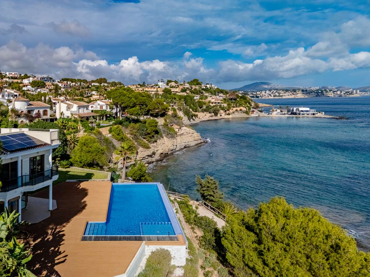 Frontline villa in Les Bassetes, Benissa Coast, with private pool, sea views and direct coastal position.