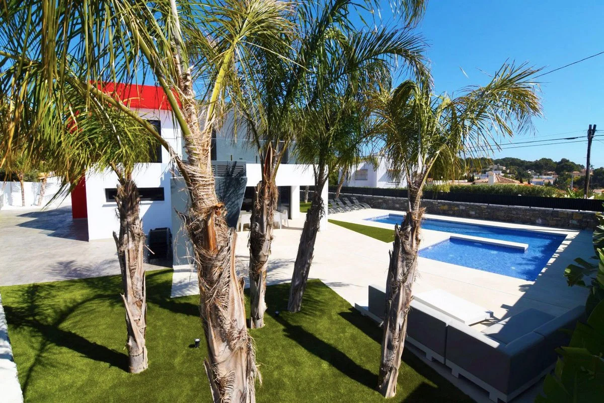 Garden and private pool at modern villa in Carrió, Calpe