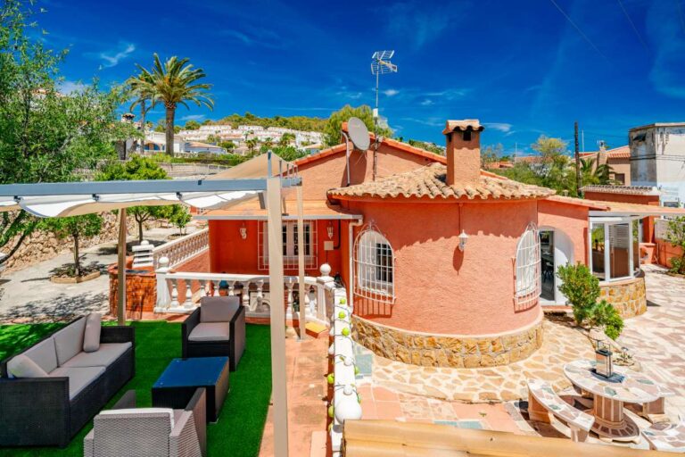 Garden lounge area with outdoor seating and villa exterior at a renovated Mediterranean villa in La Cometa, Calpe.