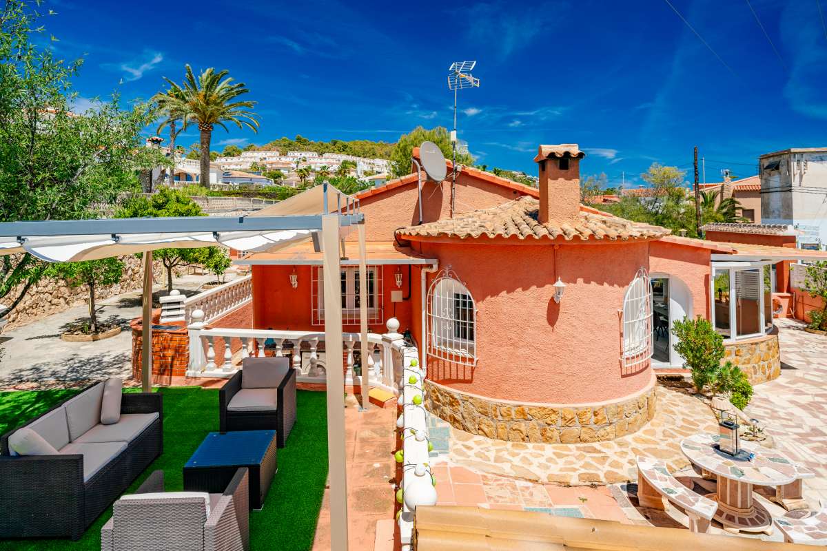 Garden lounge area with outdoor seating and villa exterior at a renovated Mediterranean villa in La Cometa, Calpe.