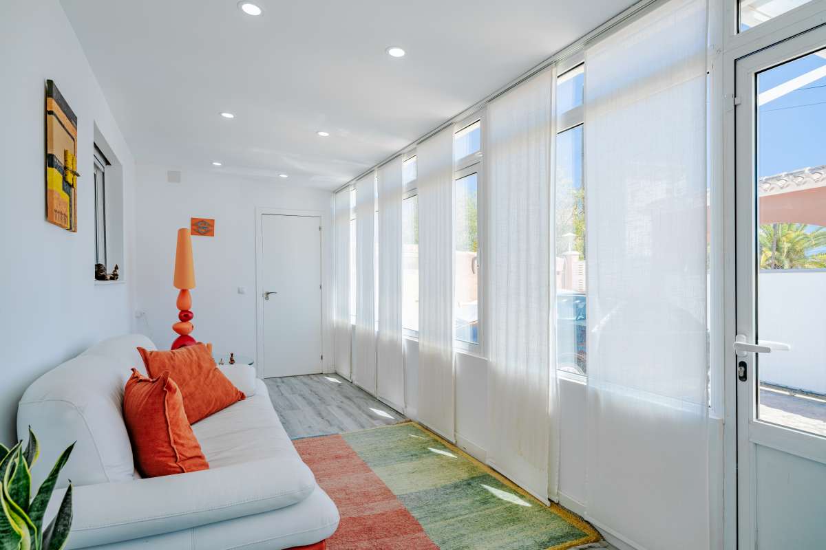Glazed lounge with natural light and bright modern interior inside a renovated Mediterranean villa in La Cometa, Calpe.