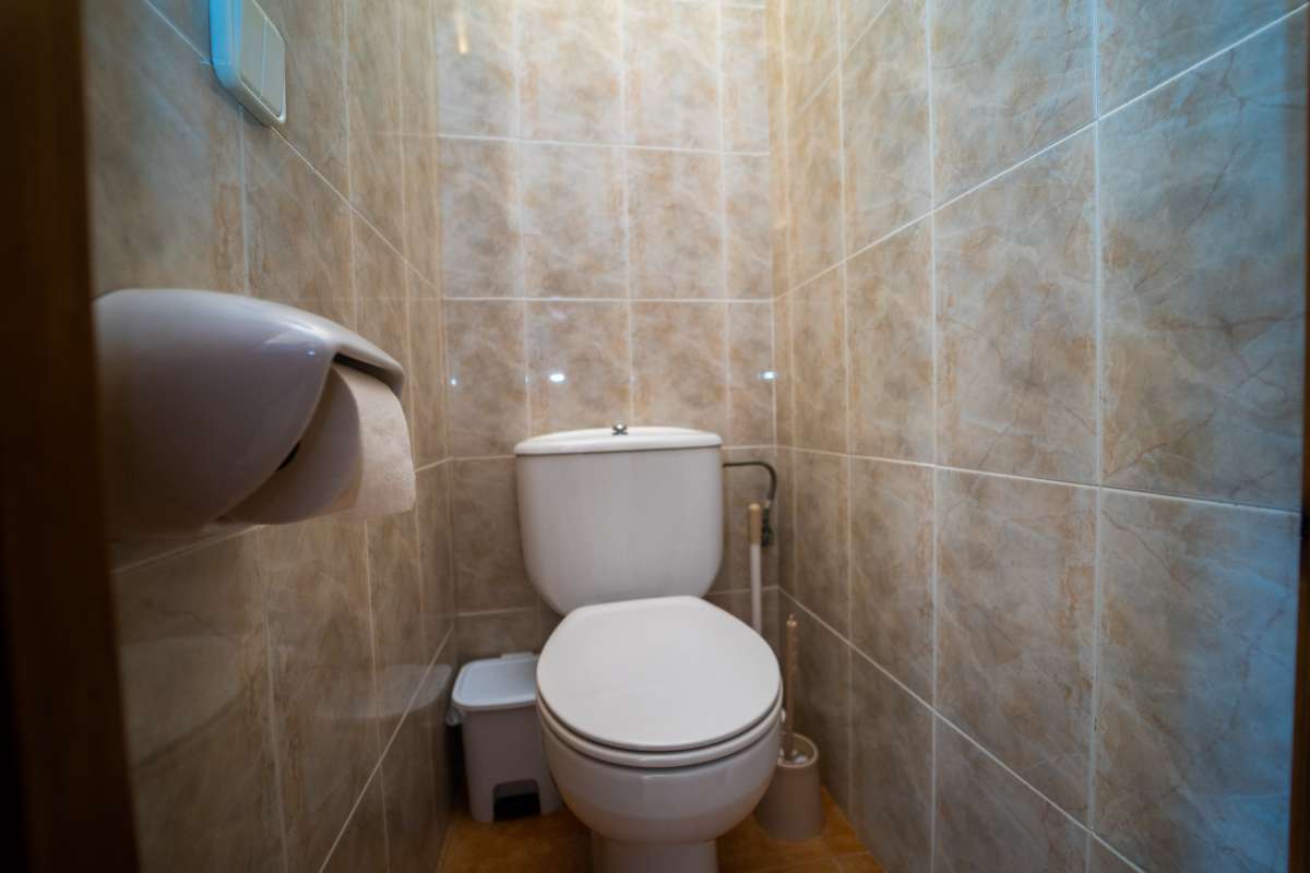 Guest toilet with tiled walls inside a Mediterranean villa in Cometa III, Calpe.