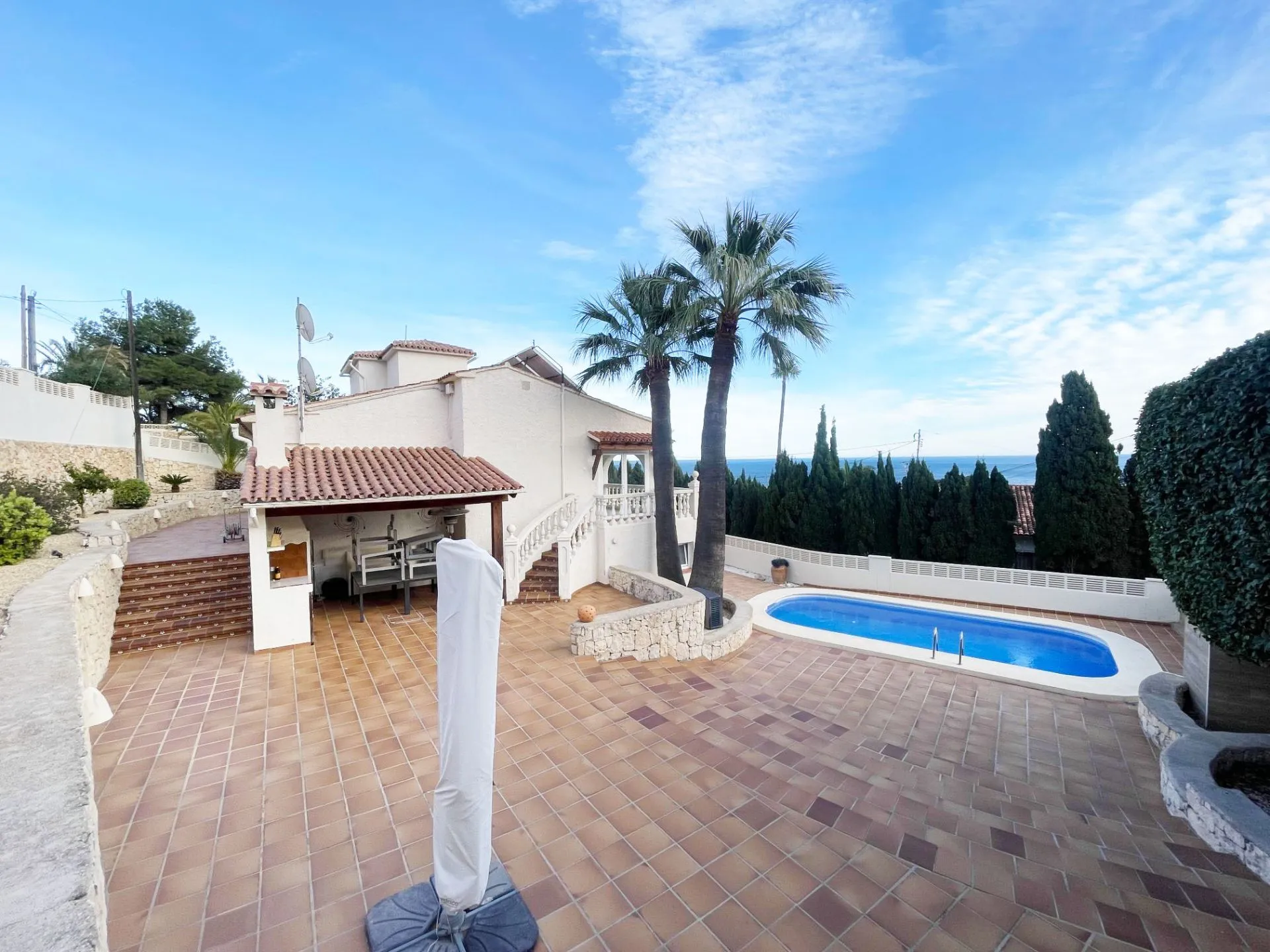 Heated private pool and sea view terrace at renovated villa in Calpe