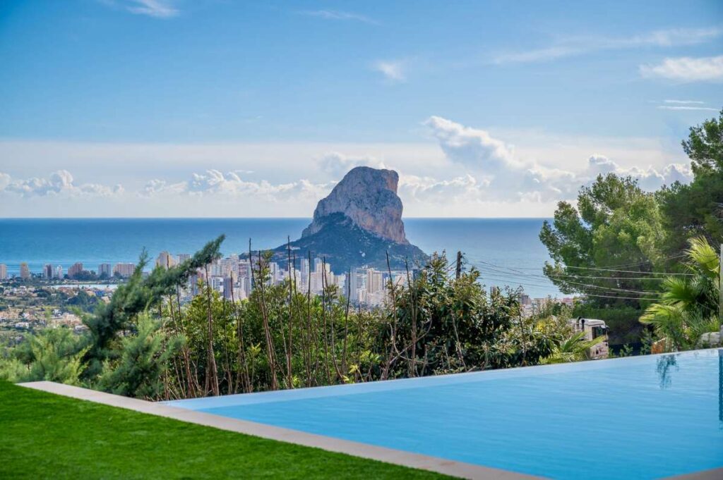 Modern Spacious Villa with panoramic sea views in Calpe