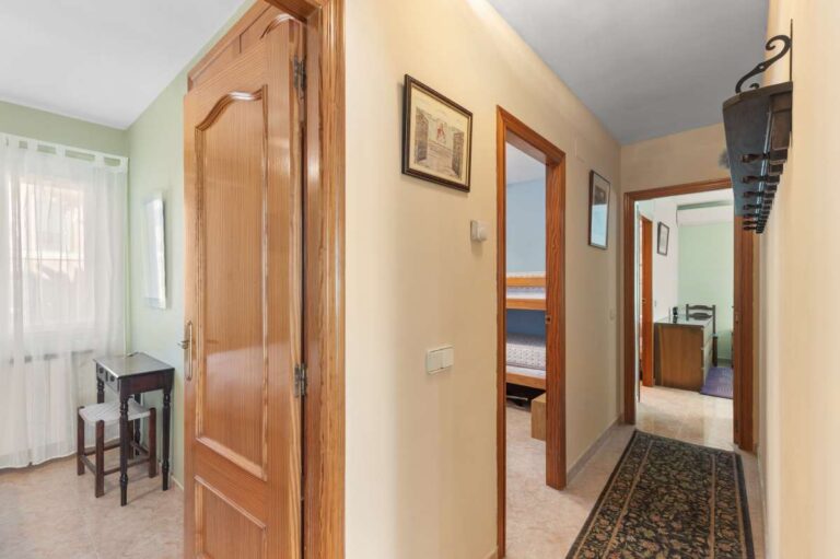 Interior hallway leading to the bedrooms inside a single-level villa in Calpe with a functional layout.