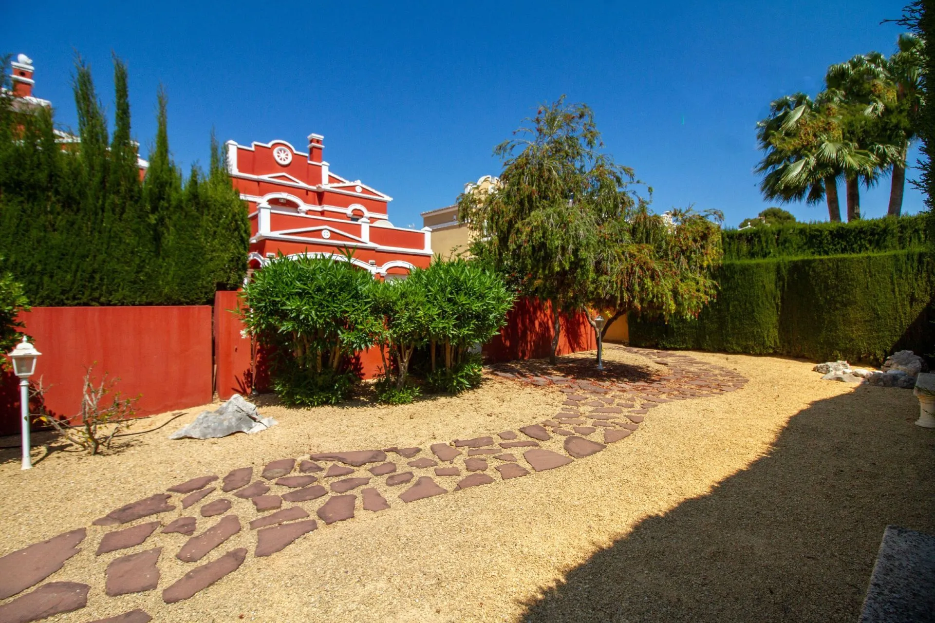 Landscaped communal garden near bungalow in La Vallesa Calpe