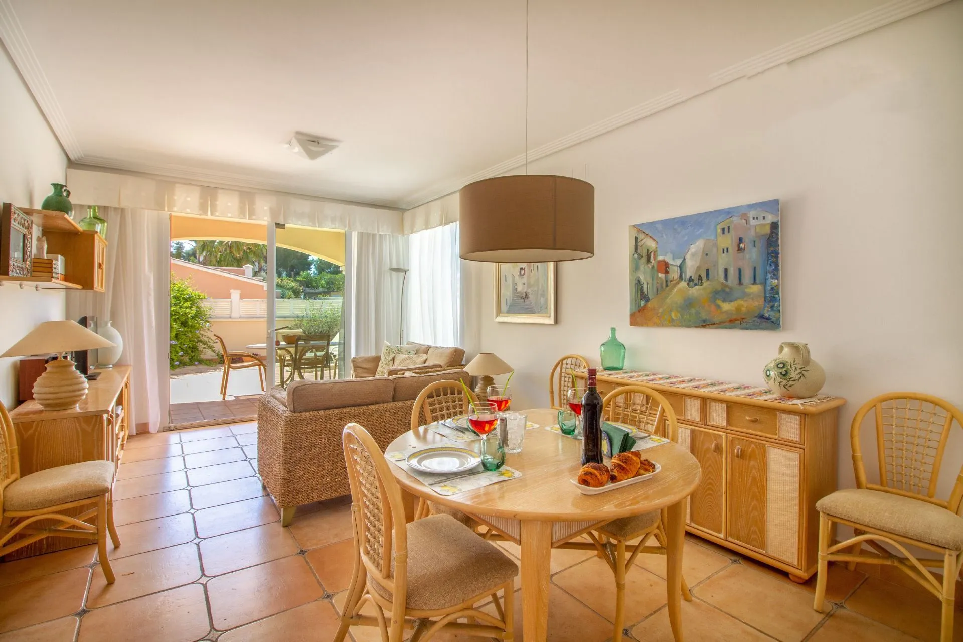 Living and dining area inside 3-bedroom bungalow in La Vallesa Calpe