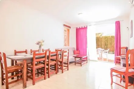 Living and dining area with terrace access in bungalow in Cometa III, Calpe