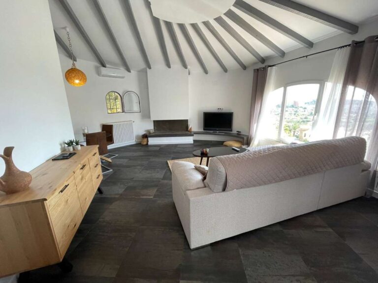 Living room with vaulted ceiling and natural light inside a refurbished villa with three independent apartments in Canuta, Calpe.